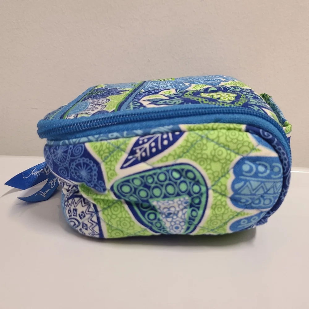Vera Bradley Hanging Essentials Cosmetic Accessory Bag Blue Doodle Daisy Print